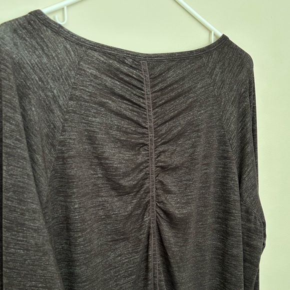 NWT new Athleta Odyssey Women's Pullover Top Dark Razzleberry Athletic Workout L - Picture 8 of 9